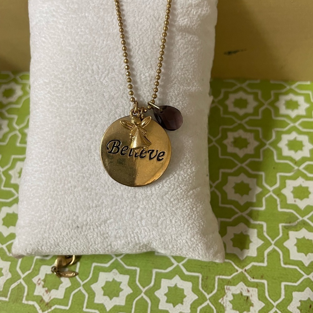 Avon โBelieveโ Angel Pendant Necklace โ 18โ Gold Tone with Purple Gem - Picture 2 of 7
